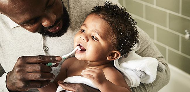 Brushing baby & toddler teeth